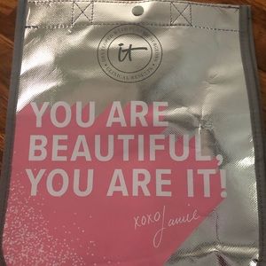 It cosmetic bag